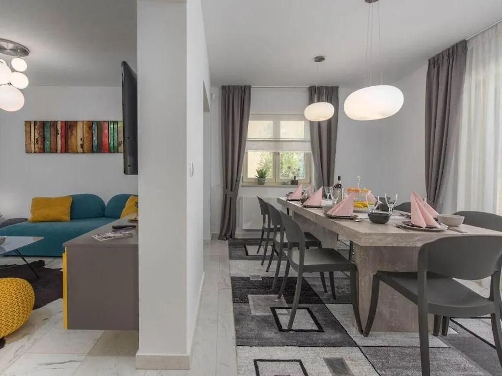 Holiday Home With 2 Bedrooms Labinci Kroatië